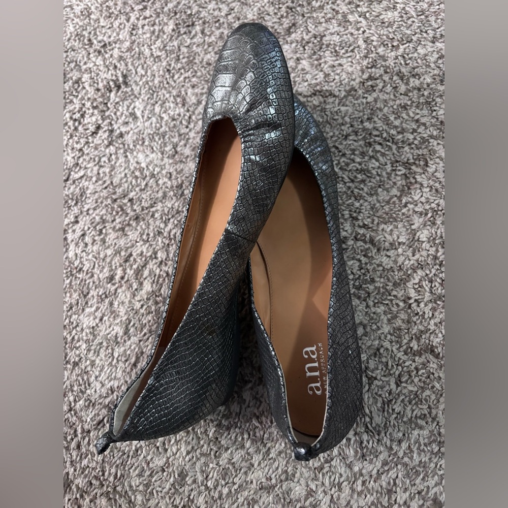 Women's Metallic Textured Flats, Size 11